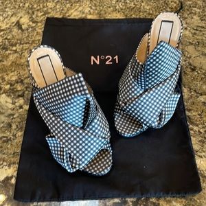 No 21 Black & white sandal
